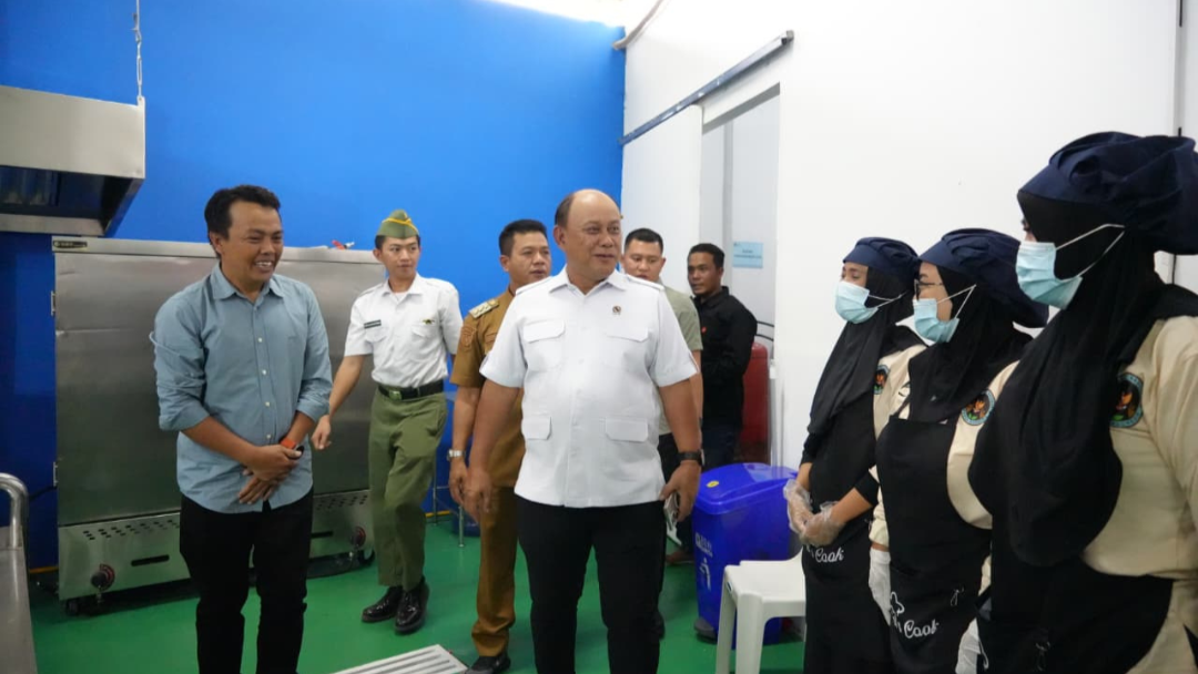 Dorong Ekonomi Rakyat melalui MBG, Kepala BGN Lebong Pantau SPPG di Bandung